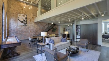 Icon Suite | Living area