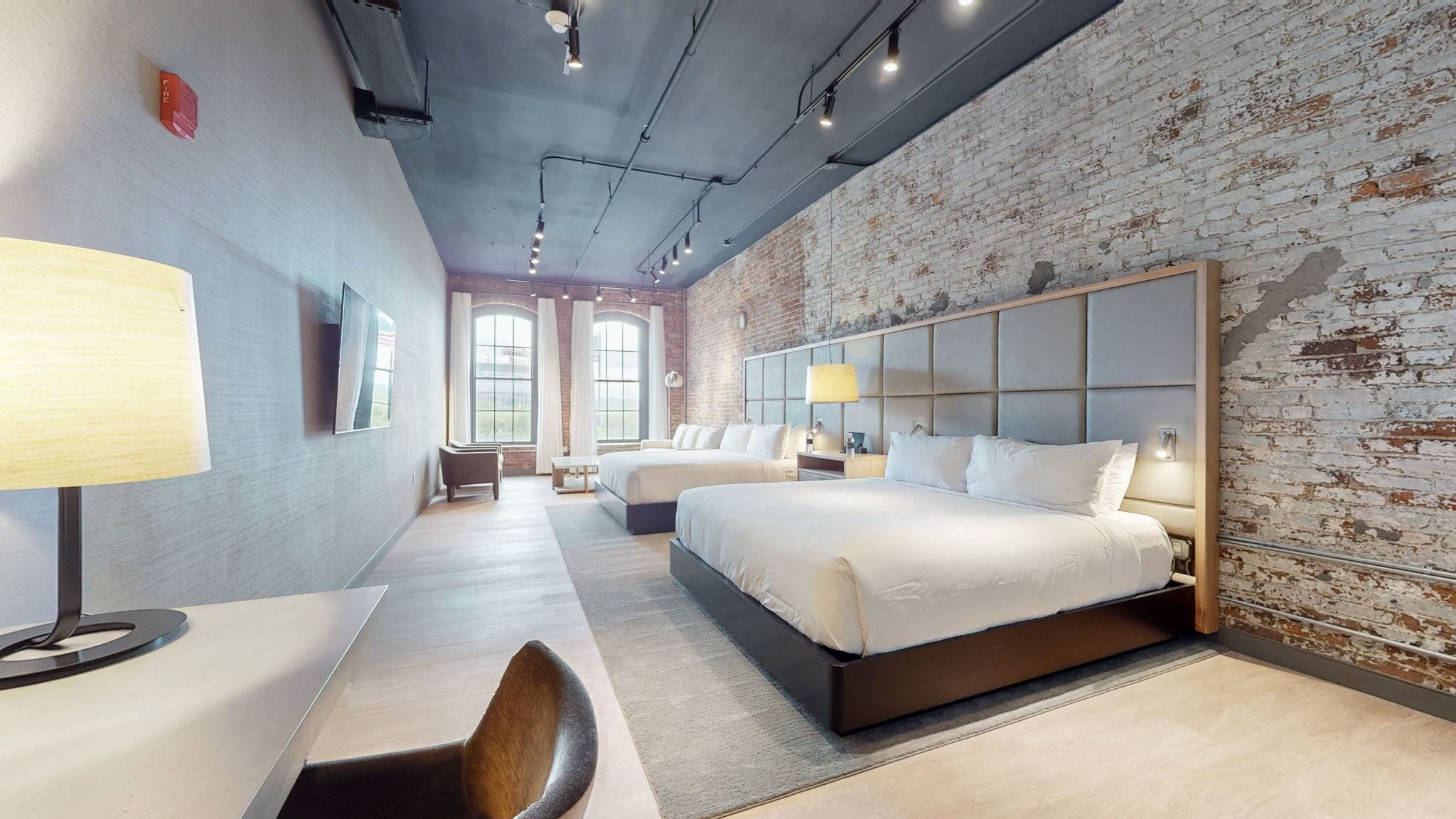 华丽双人房, 河景 | 埃及棉床单、高档床上用品、加厚床垫、迷你吧