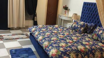 Luxury Suite, 1 Queen Bed, Garden View | View from room