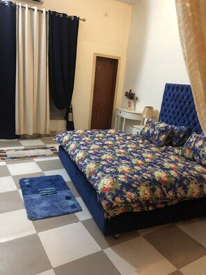 Luxury Suite, 1 Queen Bed, Garden View | View from room