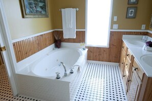 The Victoria Suite | Bathroom | Free toiletries, hair dryer, towels - The Victorian Lady (Jenks)