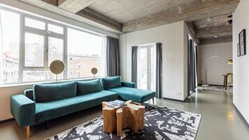 Suite | In-room safe, desk, iron/ironing board, free WiFi