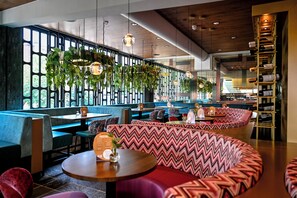 Lunch, dinner, brunch served; international cuisine - Fletcher Boutique Hotel Slaak - Rotterdam (Rotterdam)