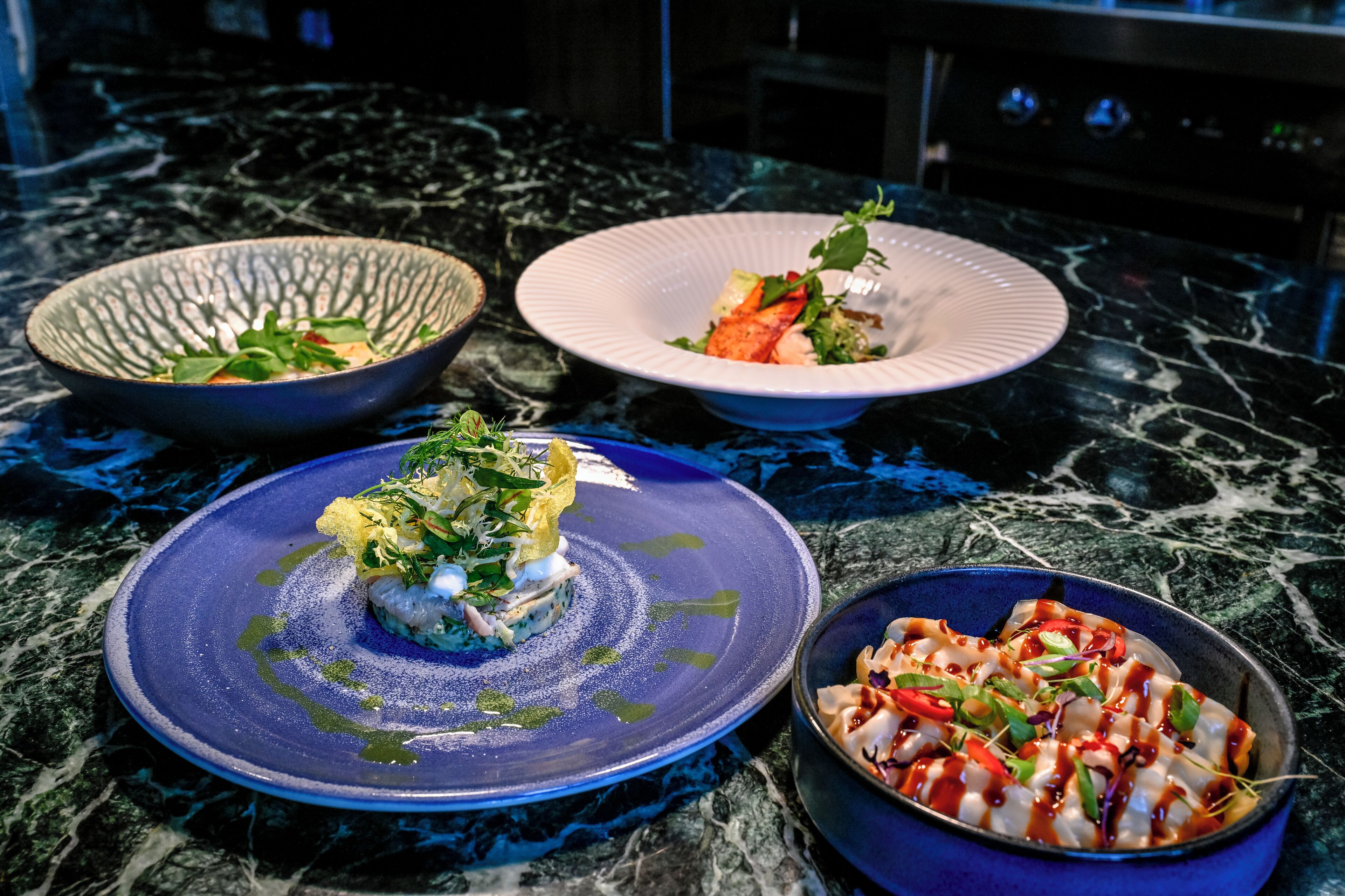 lunch, dinner, brunch served; international cuisine