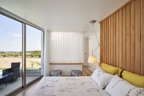 4 bedrooms, desk, soundproofing, iron/ironing board - Oliveira House (Castelo Branco)