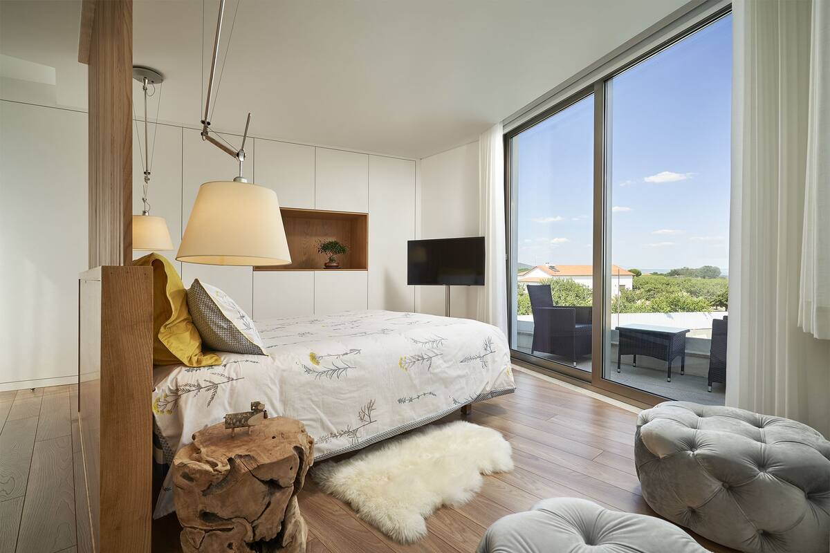 4 Schlafzimmer, Schreibtisch, schallisolierte Zimmer