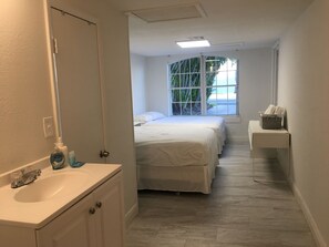 Casa básica, várias camas, para não fumantes | 3 quartos, cofres nos quartos, ferros/tábuas de passar roupa