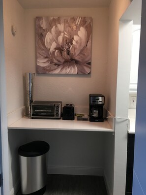 Basic House, Multiple Beds, Non Smoking | Coffee and/or coffee maker