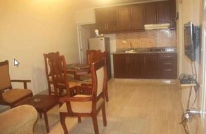 Apartment, 2 Queen-Betten, Nichtraucher | Essbereich im Zimmer