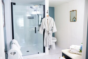Traditional Room, 1 King Bed | Bathroom | Hair dryer, bathrobes, towels, soap - Stonecroft Inn (Ledyard)