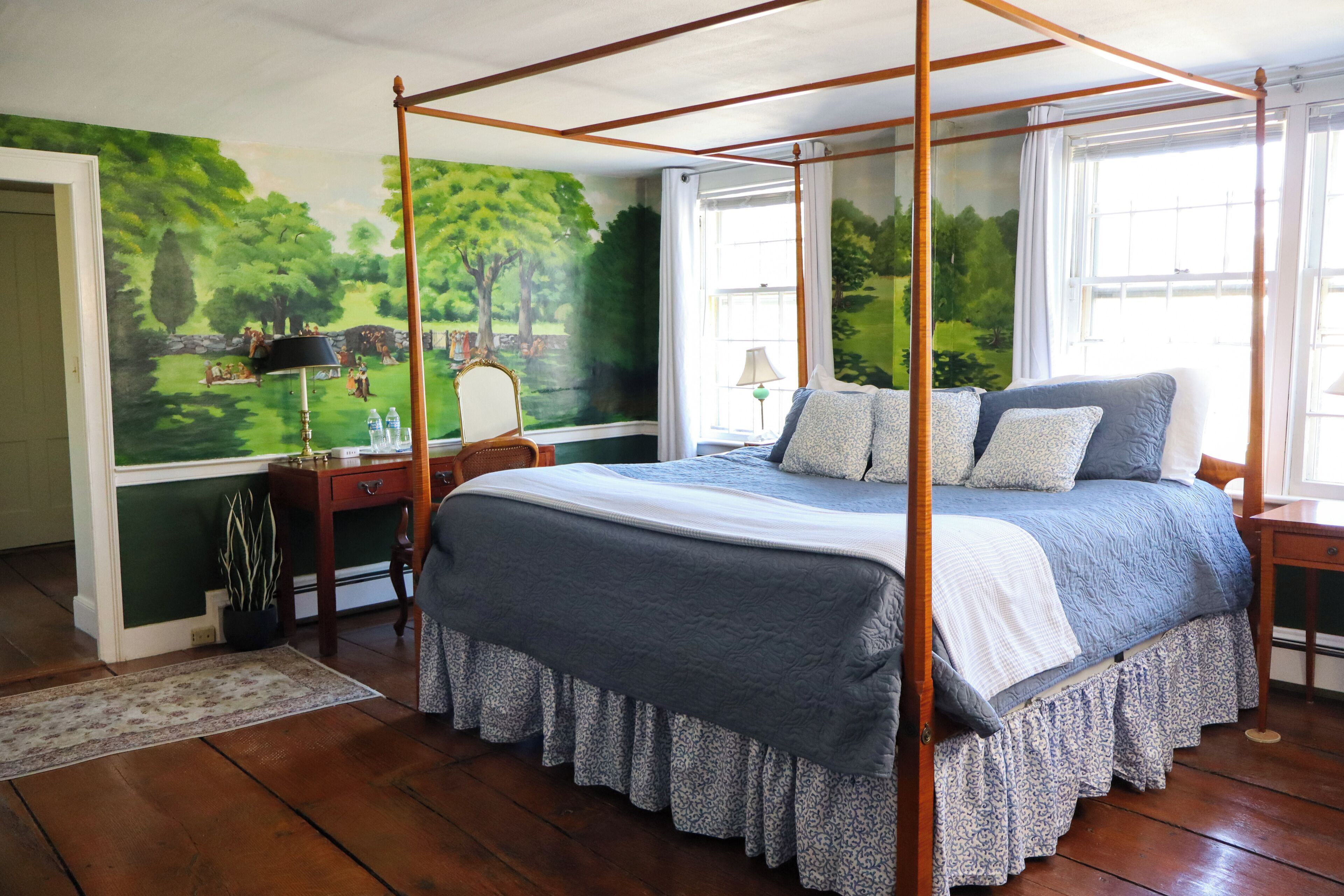 Traditional Room, 1 King Bed | Premium bedding, individually decorated, individually furnished