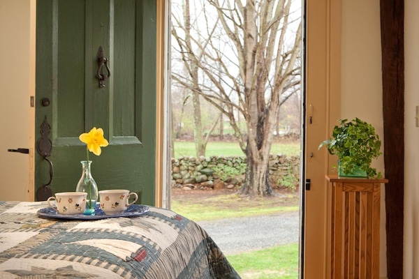 أغطية فراش متميزة وبديكورات فريدة لكل غرفة وطراز فريد لكل وحدة ومكتب