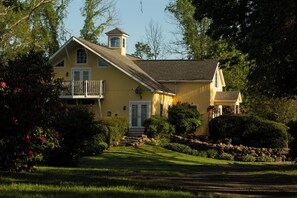 Exterior - Stonecroft Inn (Ledyard)