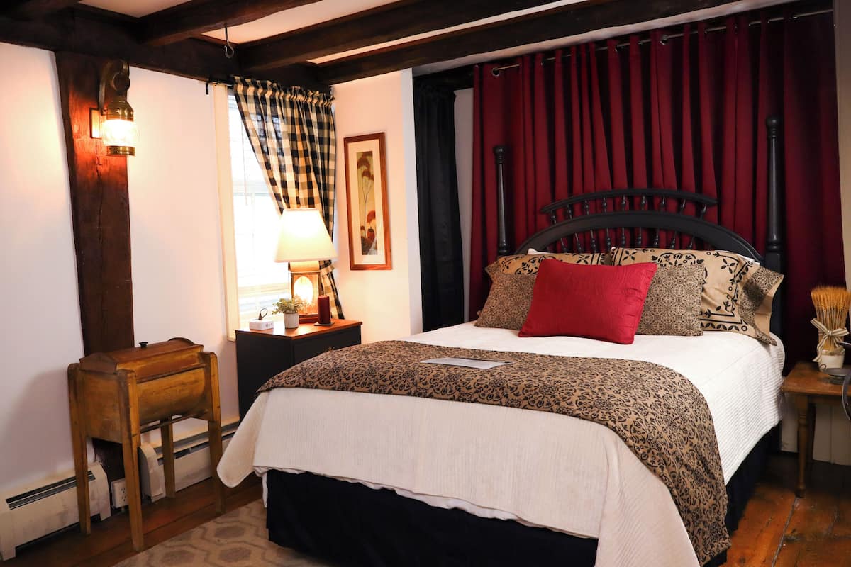 Chambre Tradition, 1 grand lit | Literie de qualité supérieure, décoration personnalisée