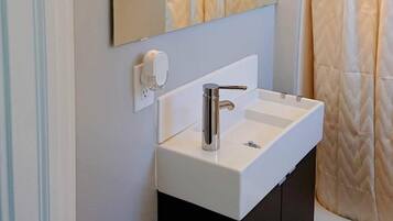 Chuveiro/banheira combinados, toalhas de banho