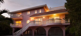 “RENOVATED Gorgeous House with ocean views from balconies, with Hot Tub & Pool”