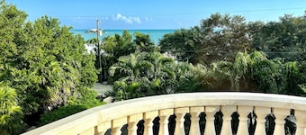 “RENOVATED Gorgeous House with ocean views from balconies, with Hot Tub & Pool”