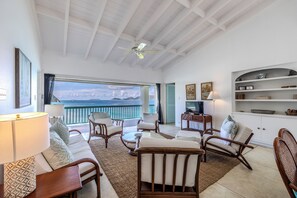 Smart TV, books, stereo