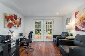 Interior - Single Family Home 3 Bedroom Near All Attractions and 10 miles to Lackland AFB (San Antonio)