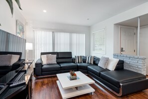 Smart TV, printers - Single Family Home 3 Bedroom Near All Attractions and 10 miles to Lackland AFB (San Antonio)