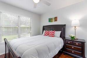 3 bedrooms, desk, iron/ironing board, free WiFi