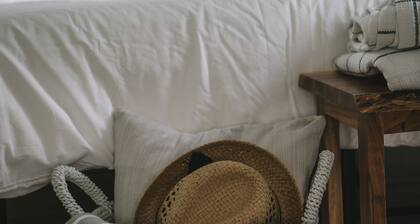 fresh modern 3/Bd wk end getaway in Amish country