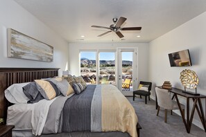 4 bedrooms, iron/ironing board, free WiFi, bed sheets - 4 En Suite BRs w/ 2 Kings on the 18th Green (St. George)