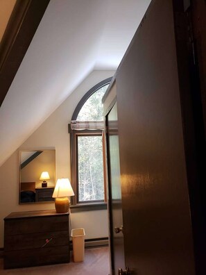 Interior - ☆ SKI ON & OFF! ☆ Spruce Glen Cabin 2 on Great Eastern w/AC, Sauna. Fireplace (Killington)