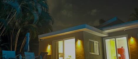 Alberca al aire libre y alberca climatizada