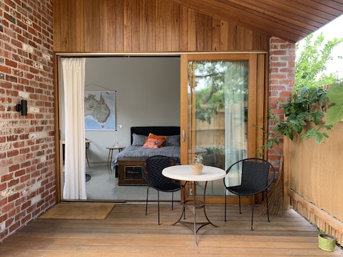 Inner city garden studio in the heart of Footscray