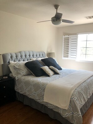 3 Schlafzimmer, Schreibtisch, Bügeleisen/Bügelbrett, kostenloses WLAN