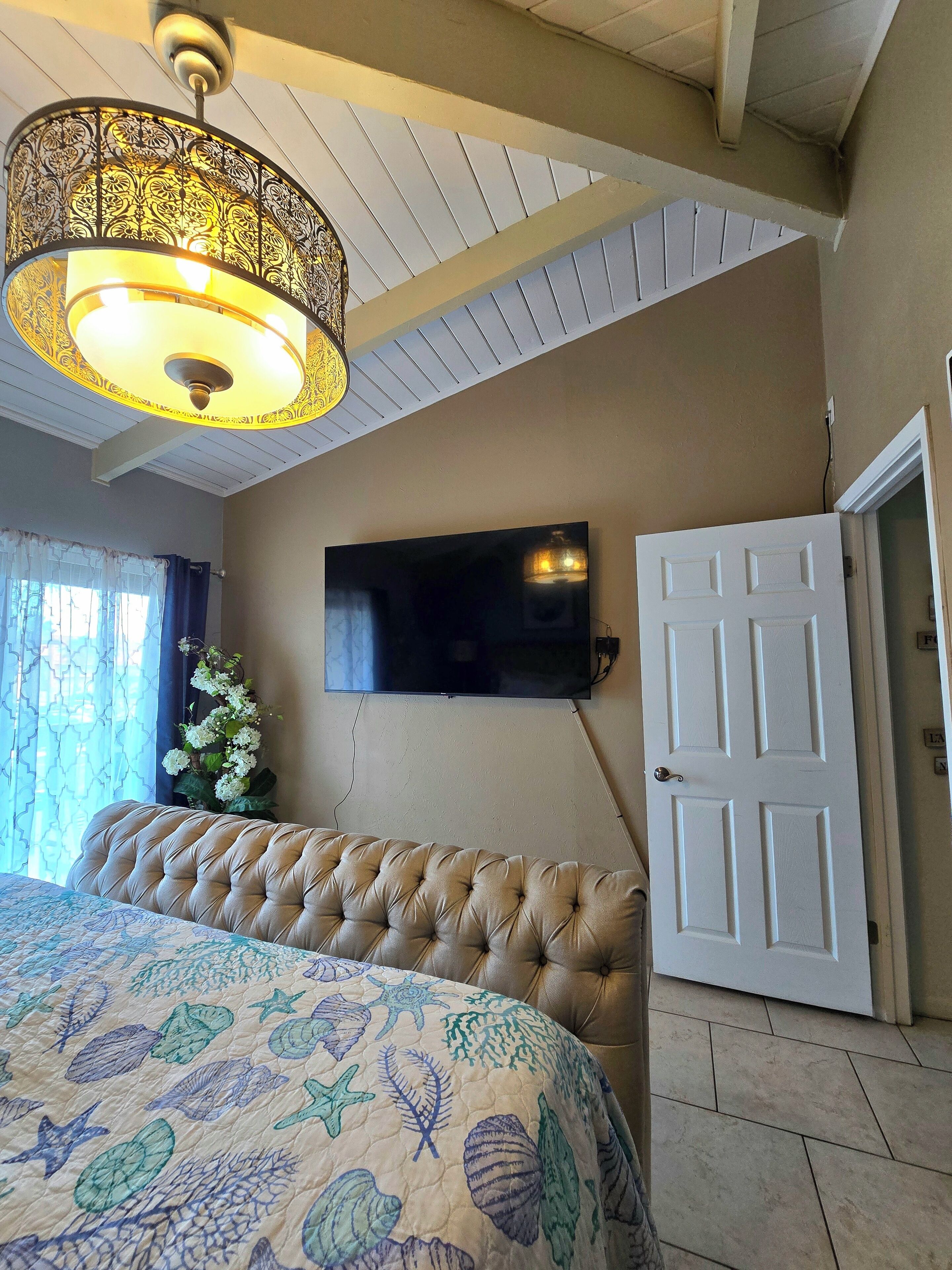 3 室のベッドルーム、アイロン / アイロン台、WiFi (無料)、ベッドシーツ