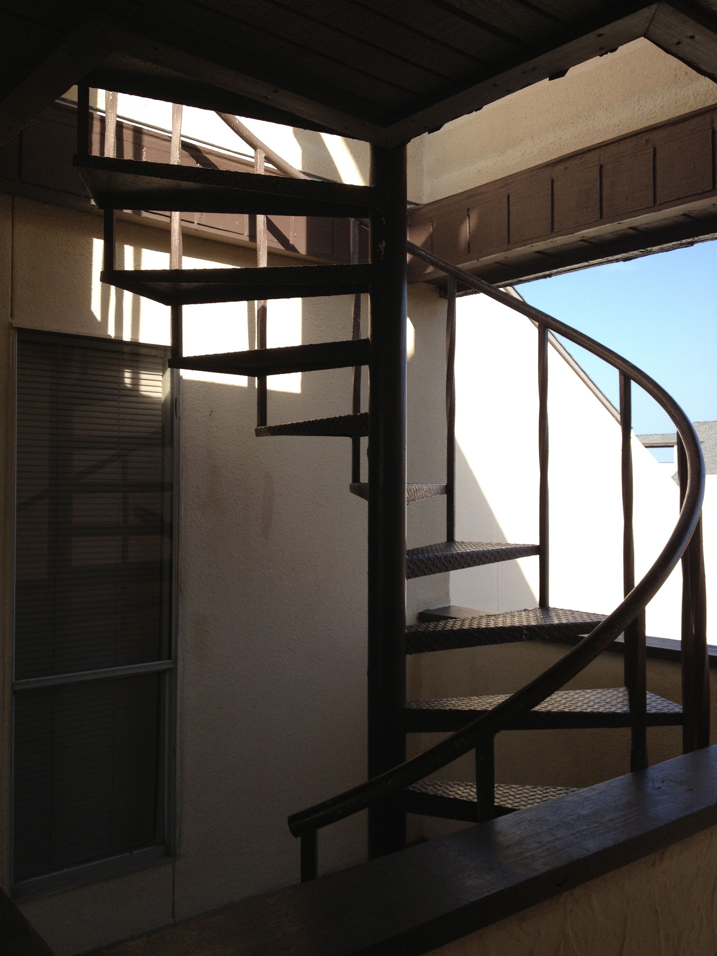 A spiral staircase with metal railings in a building.