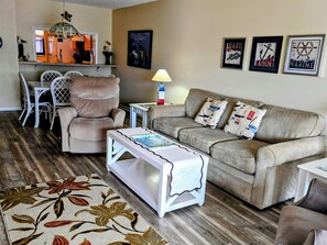 Smart TV, DVD player - Top floor of ocean front Spanish Main Condominium. Walking distance to downtown. (Cocoa Beach)