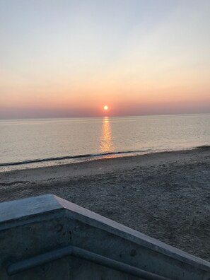 Beach - Auntie M’s cottage. Located in Ocean Bluffs MA. Perfect for a family vacation. (Marshfield)