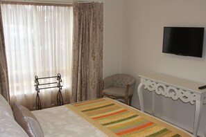 Premium Cottage, 3 Bedrooms, Garden View | 3 bedrooms, iron/ironing board, bed sheets