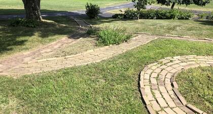 Inmaculada finca en 10 acres, 2 estanques, 4 BDRM, 3 baños, capacidad para 12+, toneladas de espacio