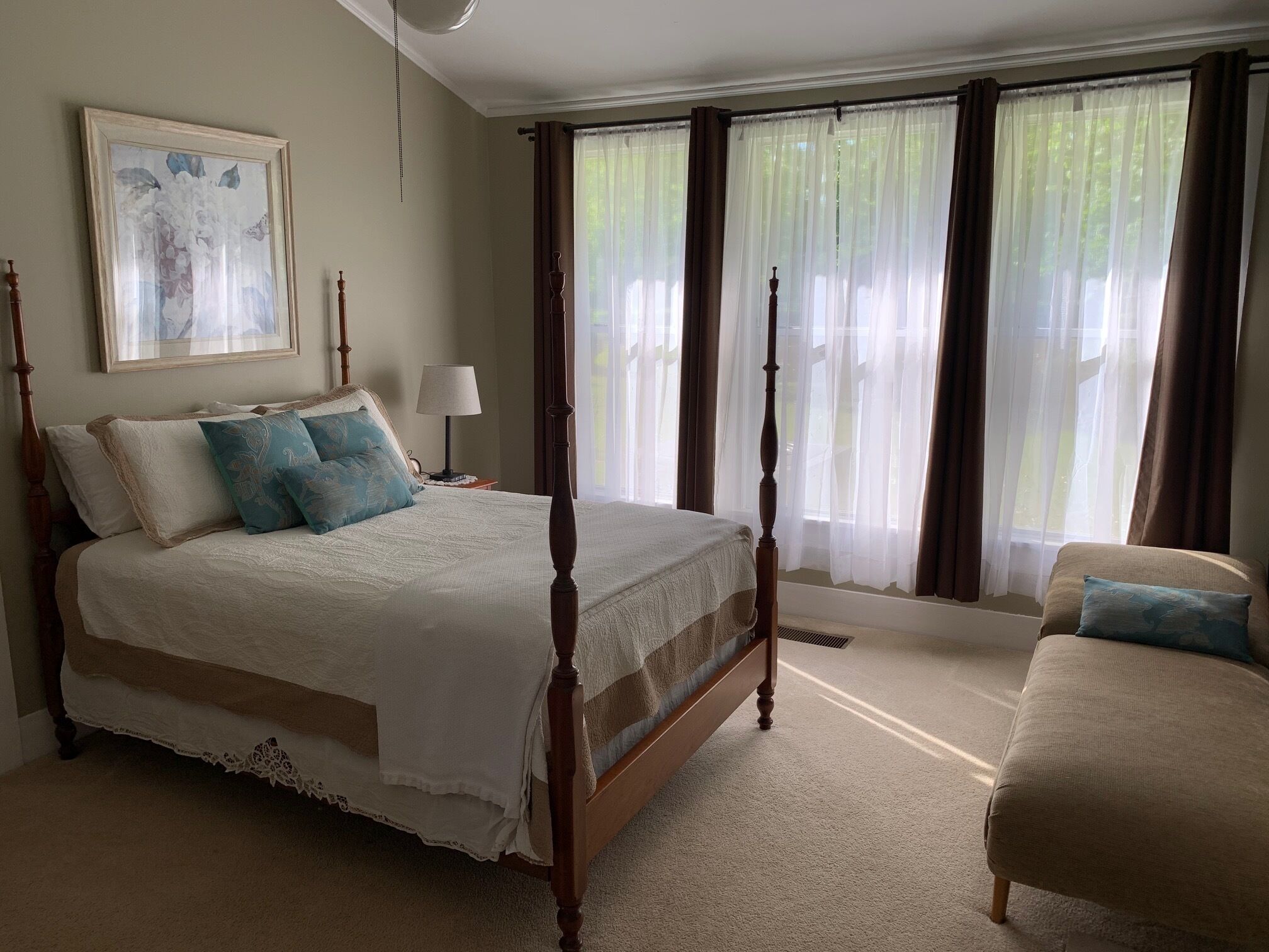 2 bedrooms, desk, iron/ironing board, travel crib