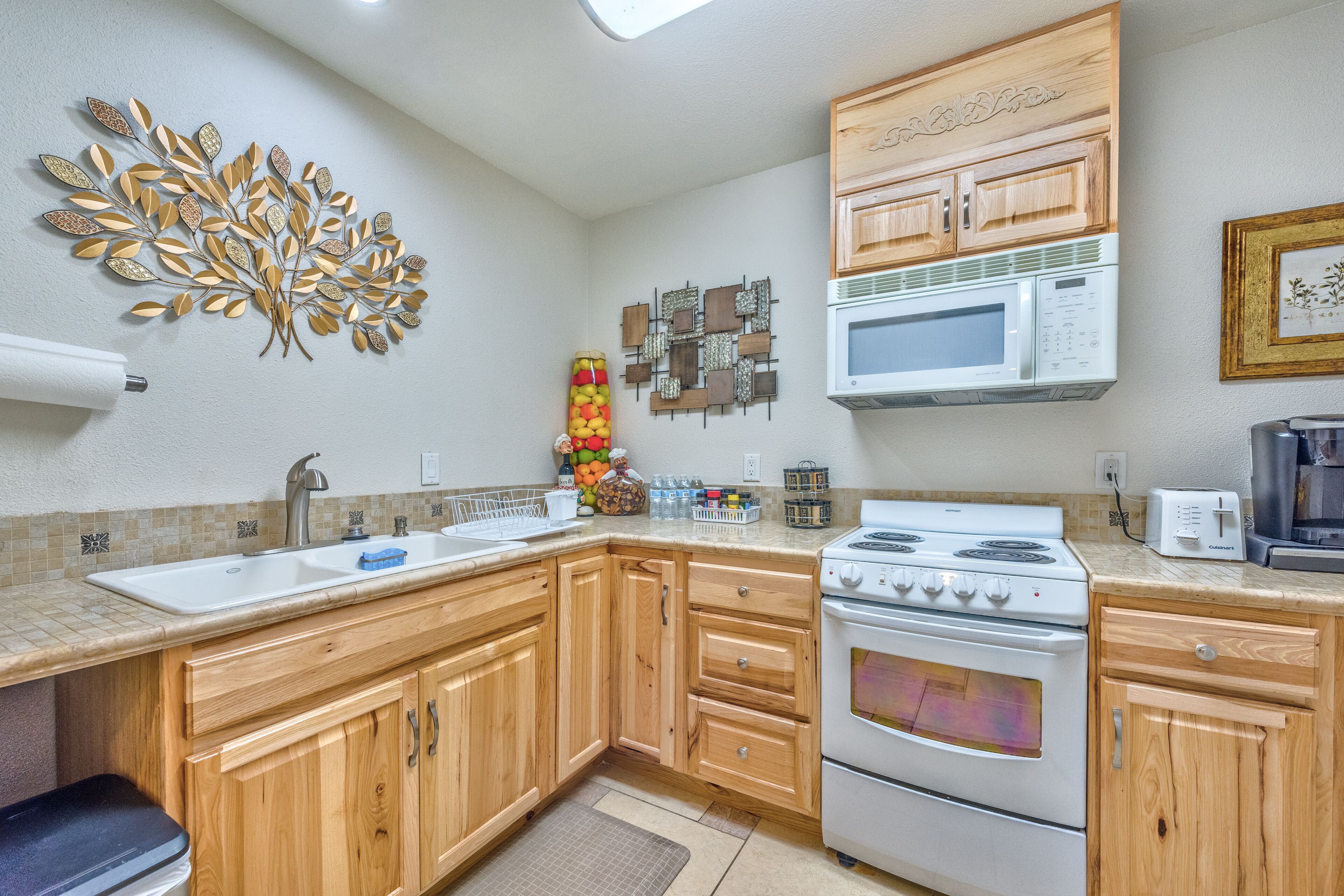 冰箱、微波炉、烤箱、炉灶