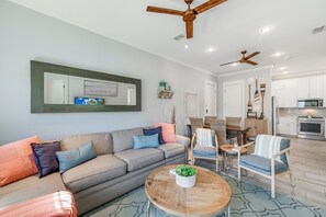 TV connectée, lecteur de DVD, livres, vidéothèque