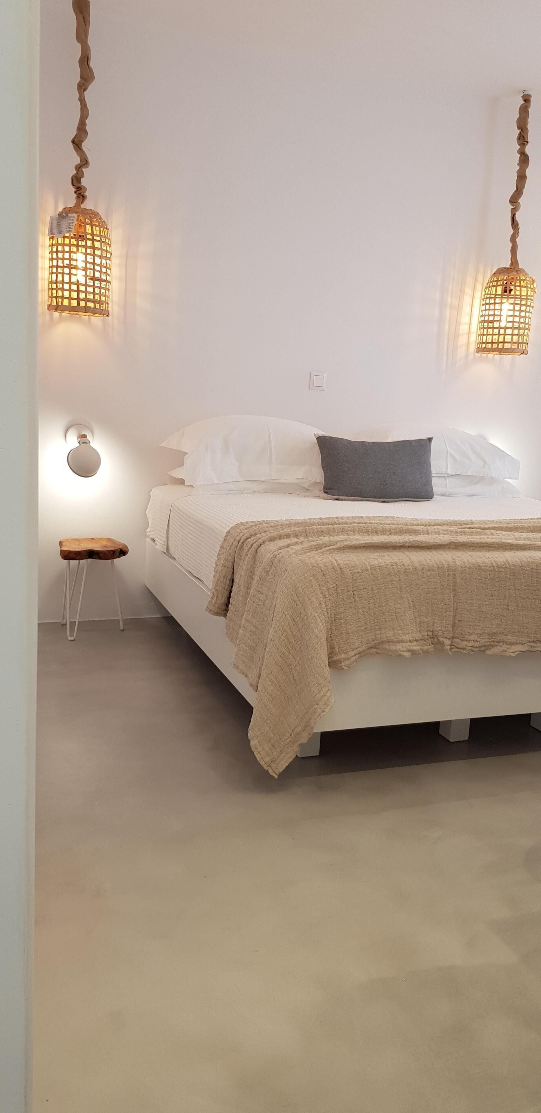 3 bedrooms, in-room safe, desk, soundproofing