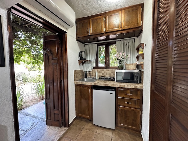 Cairo (planta baja) 10m2 | Private kitchen | Fridge, microwave, electric kettle, griddle