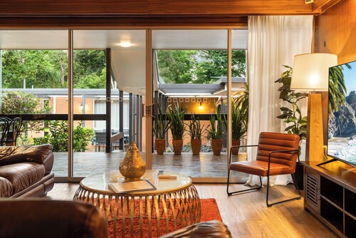 Spacious Hideaway Retreat, Pool , Spa,  Acreage, Billiards, 7 Bedrooms, Brisbane