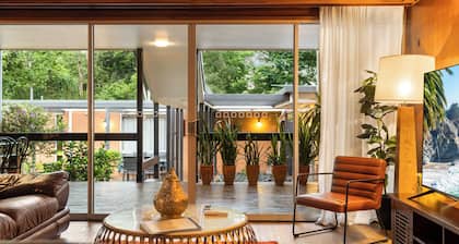 Spacious Hideaway Retreat, Pool , Spa, Acreage, Billiards, 7 Bedrooms, Brisbane