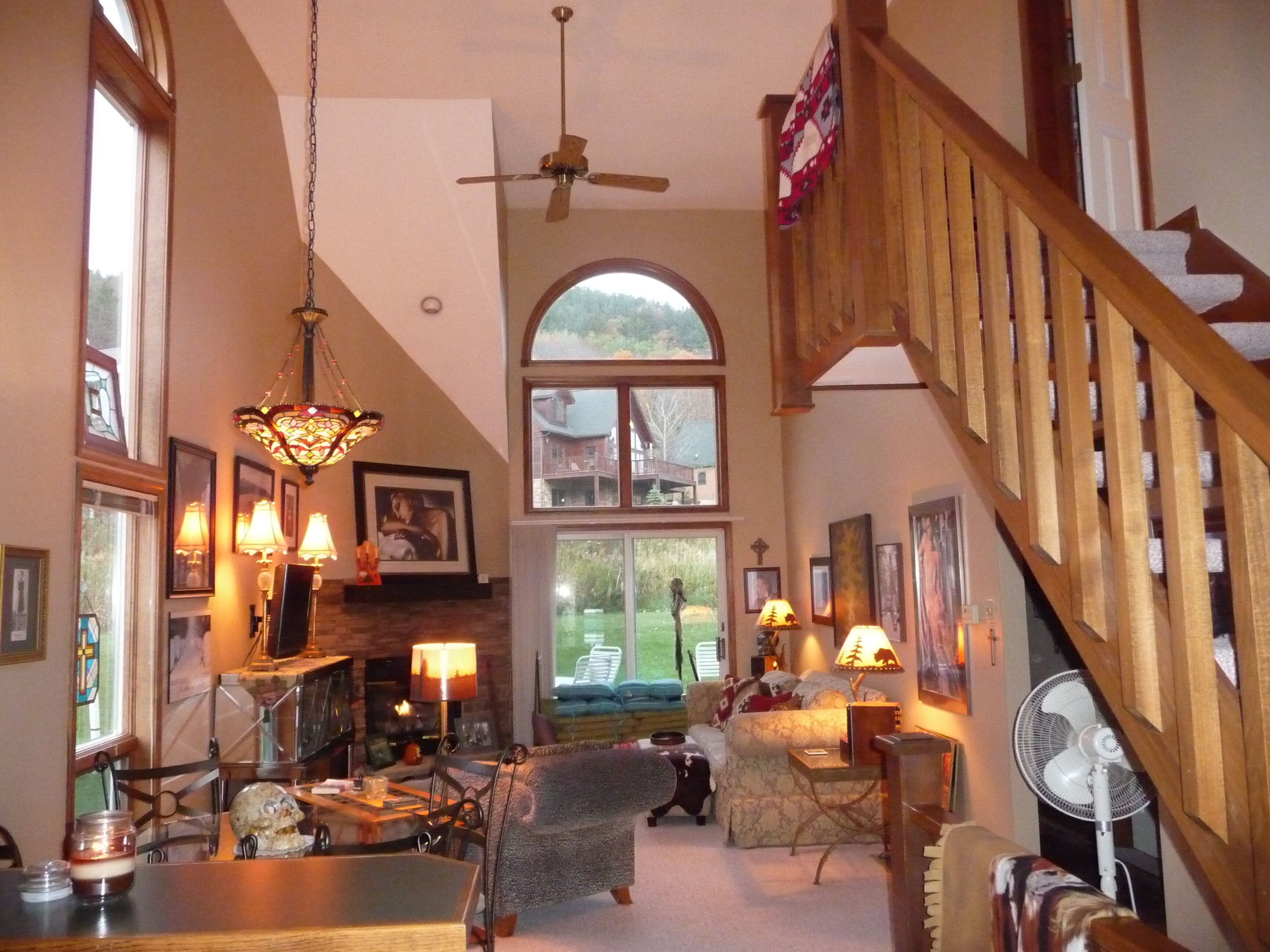 In Town Beautiful Immaculate Townhome 4 beds 2 full baths mins to walk to town !