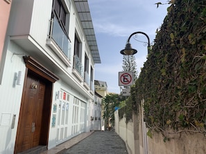 Front of property - Hello! Las Peñas Siglo XXI B&B (Guayaquil)