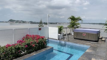 Piscine extérieure