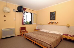 1 soverom, strykejern/-brett, internettilgang og sengetøy