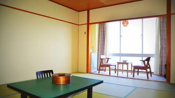 In-room safe, desk, WiFi (free), bed sheets