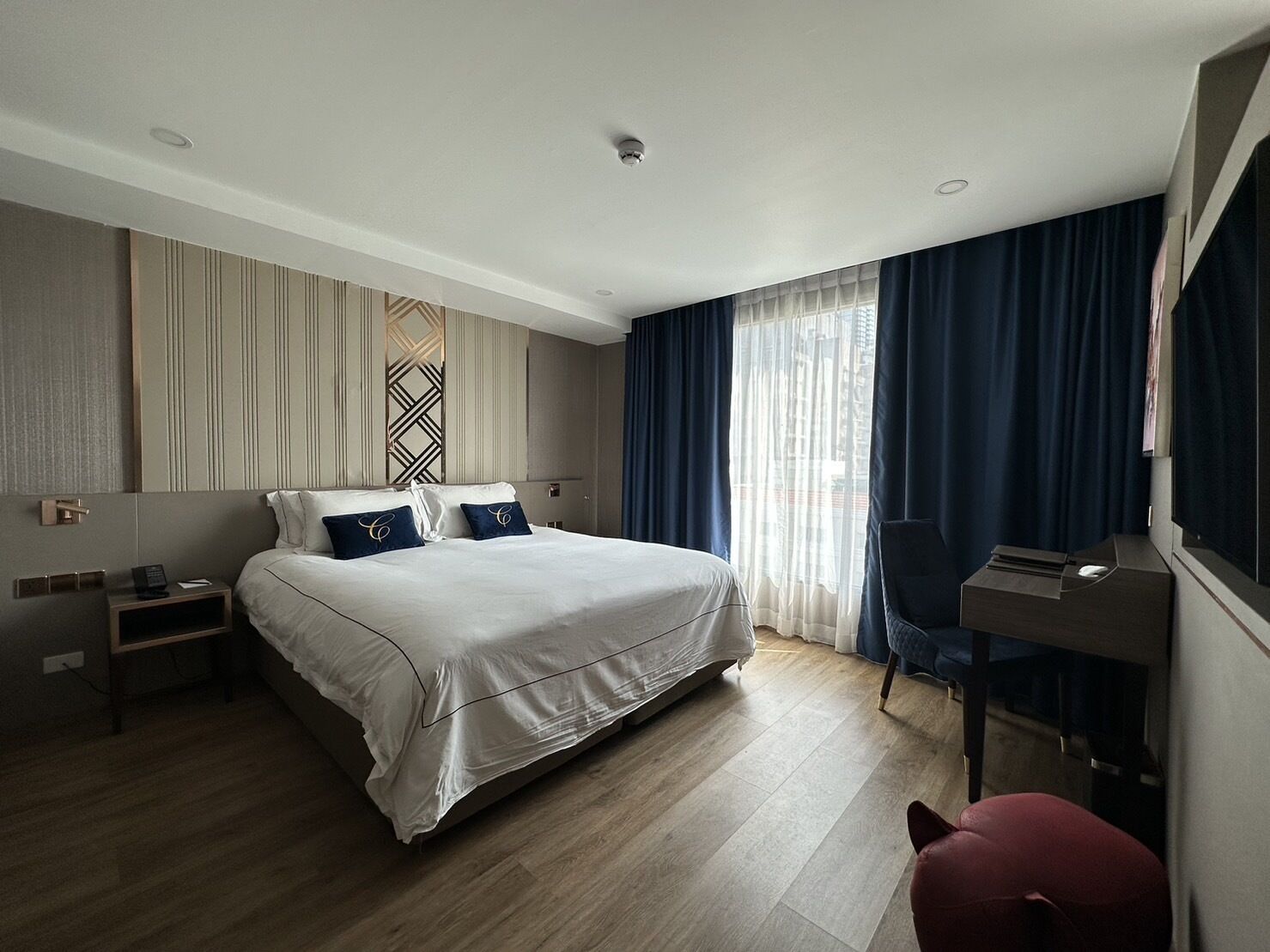 executive family suite | in-room safe, desk, laptop workspace, blackout curtains